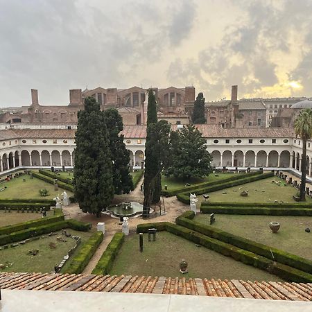 Camera X2 Con Splendida Vista Sulle Terme Di Diocleziano E Sul Chiostro Di Michelangelo Rome Luaran gambar