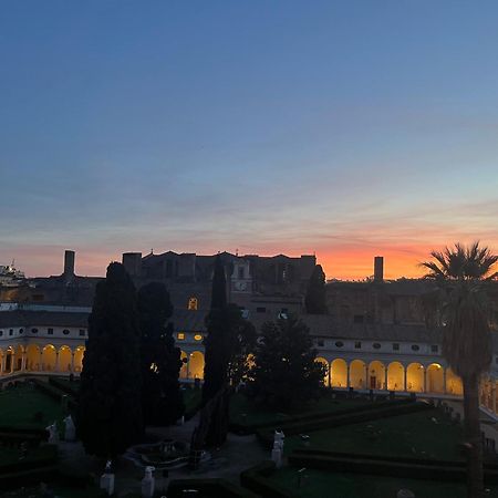 Camera X2 Con Splendida Vista Sulle Terme Di Diocleziano E Sul Chiostro Di Michelangelo Rome Luaran gambar